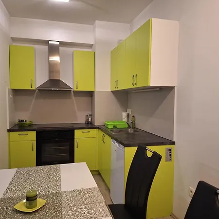 Lona Flat Apartman