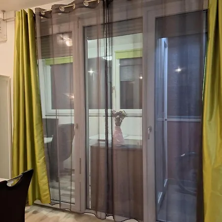 Lona Flat Apartment *